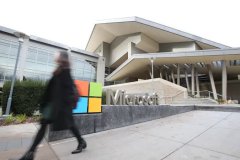 微软将其办公室全面重新开放的时间至少推迟到